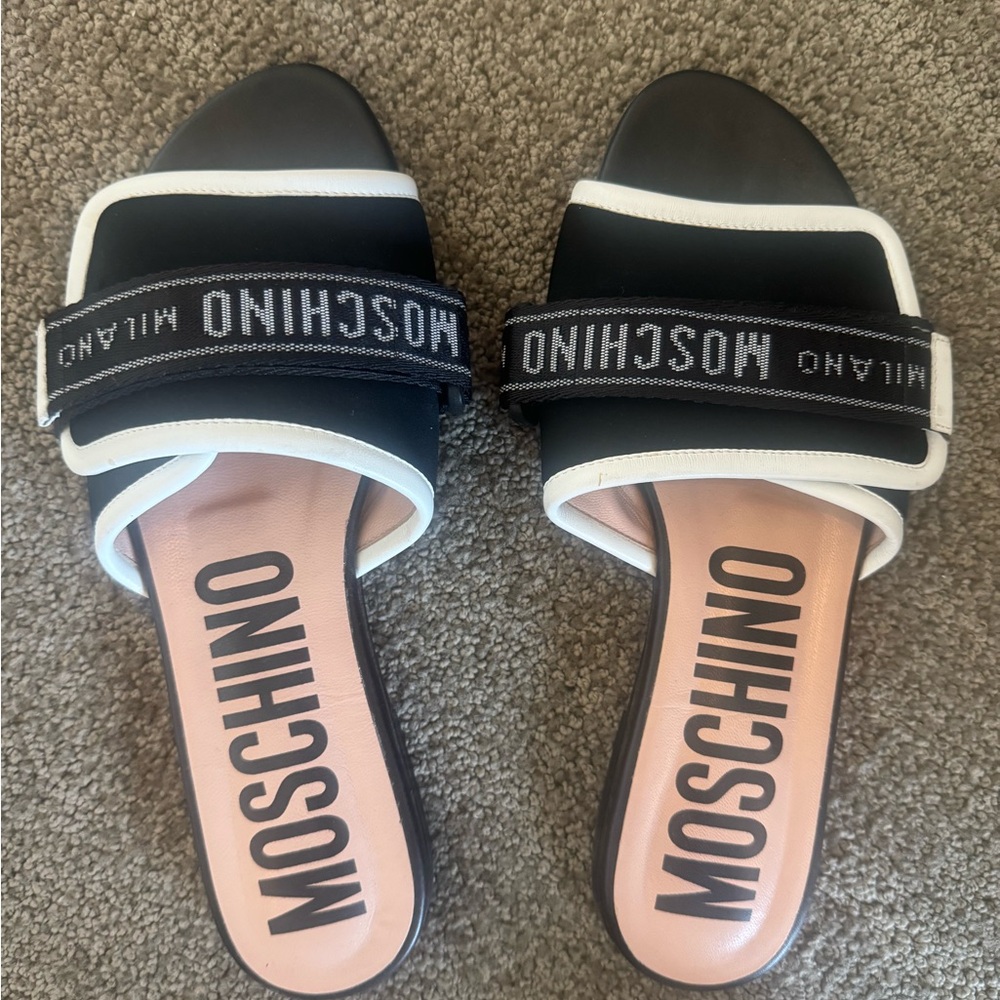 Moschino Monochrome Logo Slides